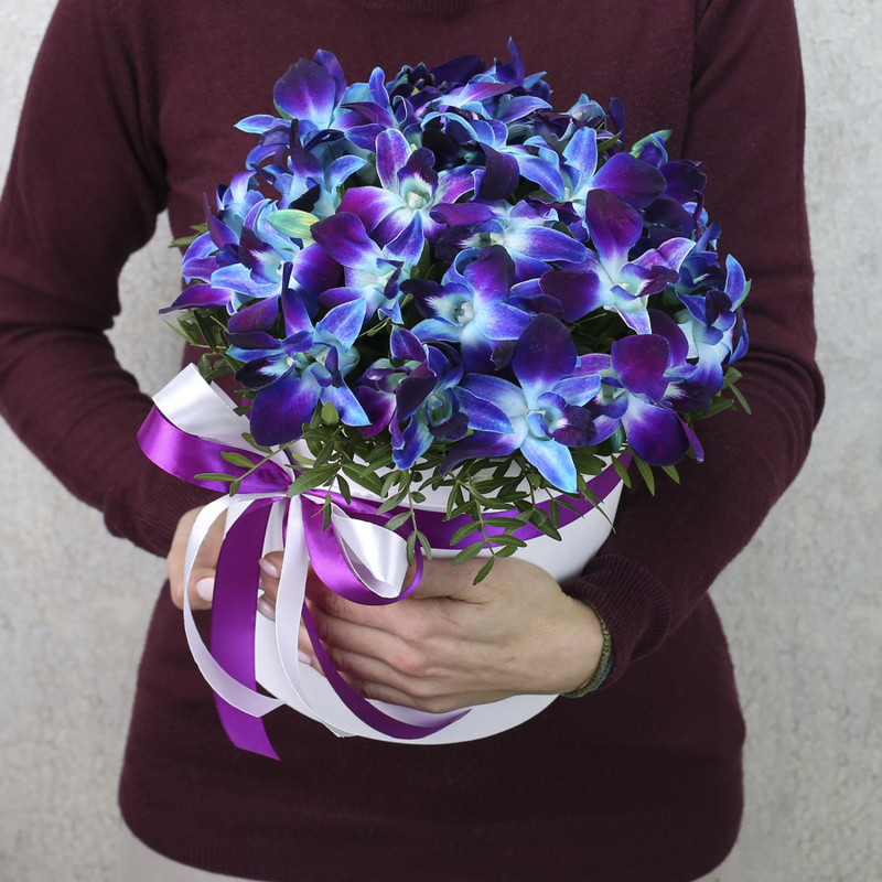 Синие орхидеи в белой коробке "Гранд Лазурит", стандартный