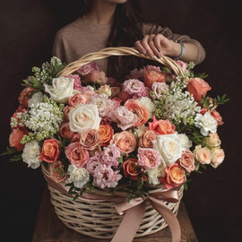 Basket with flowers "Ariel"