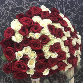 101 роза Ред Наоми и Аваланч 50 см