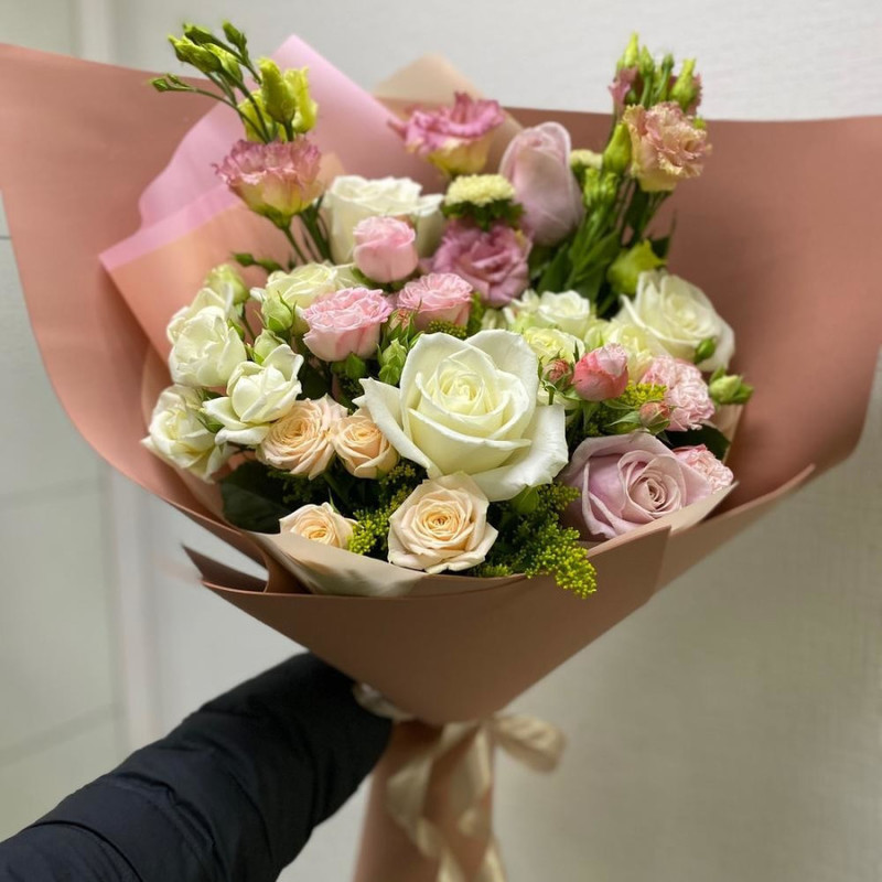 Delicate bouquet of roses, standart