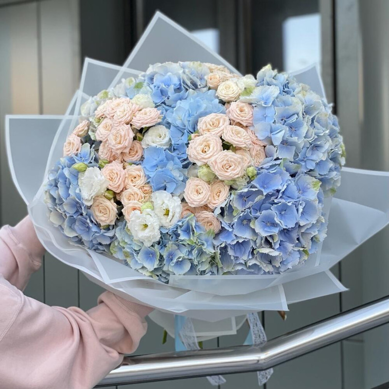 Bouquet Diamond of hydrangeas, spray roses and eustoma, standart