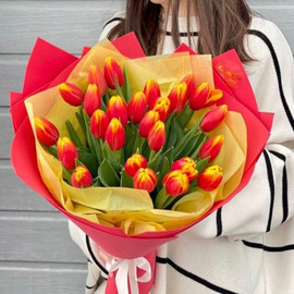 Яркие тюльпаны