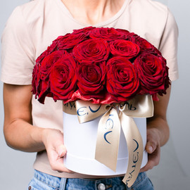 Bouquet of bright red roses "Volcano of Passion"