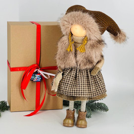Кукла интерьерная ручной работы девочка в коричневой шубке в шапочке со звёздочкой