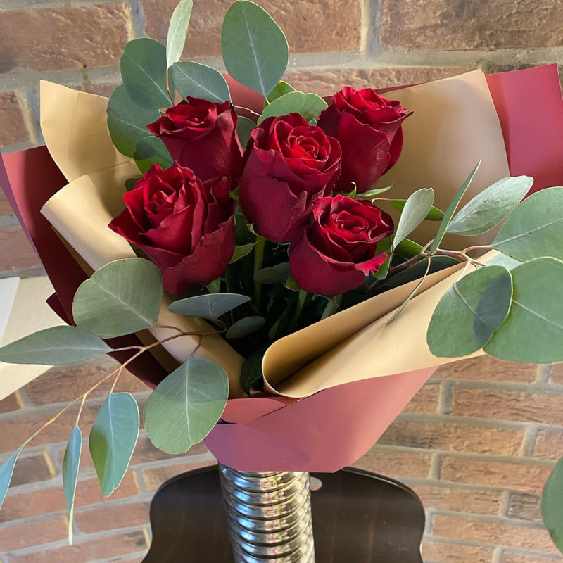 Monobouquet of 5 red roses, standart