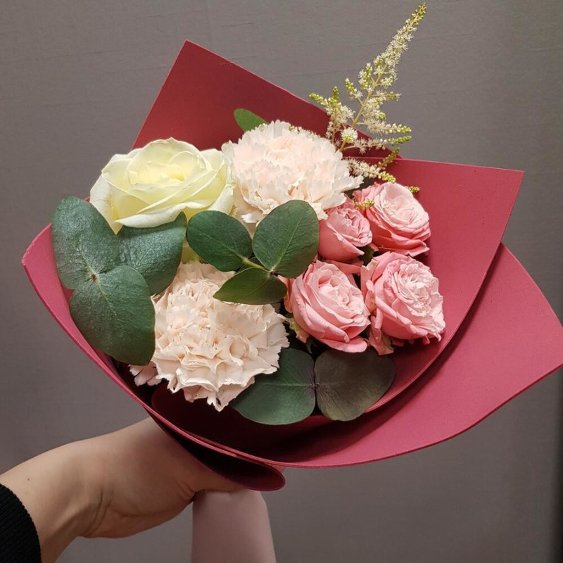Compliment bouquet with spray rose and carnation, standart