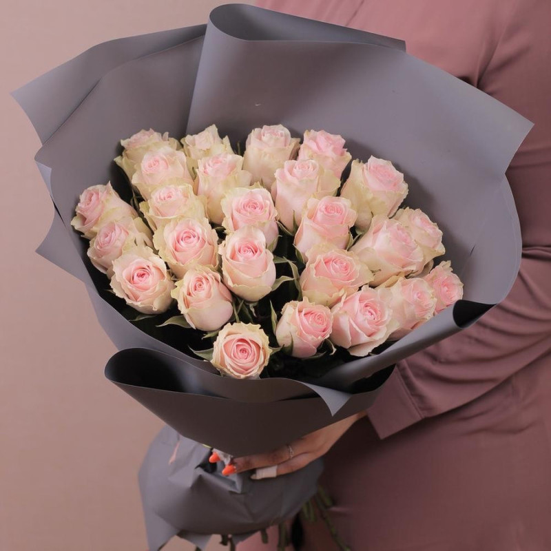 25 roses in a stylish design, standart
