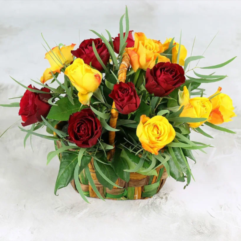 15 yellow and red roses 40 cm in a basket, standart