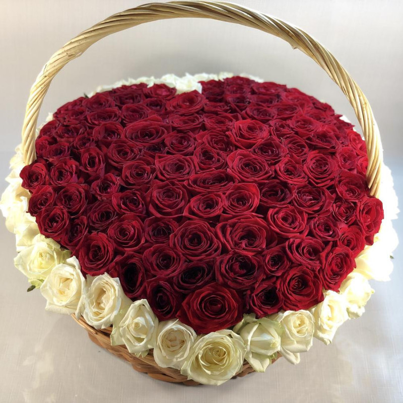 Basket of Love XL of 121 heart-shaped roses, standart