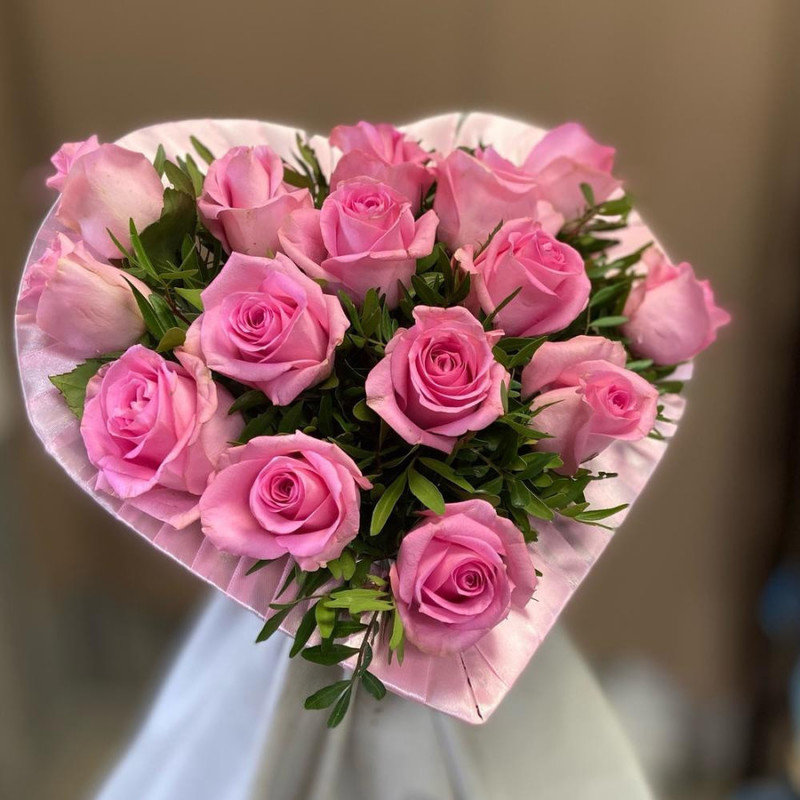 Букет в форме сердца из 15 розовых роз, стандартный