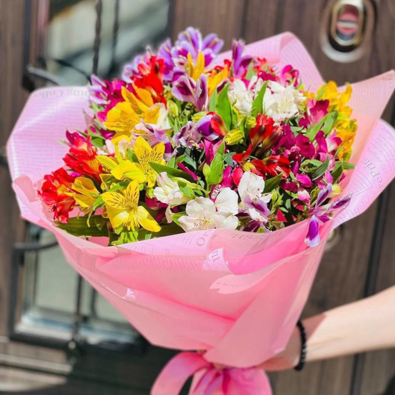 Bouquet of colorful alstroemeria, standart