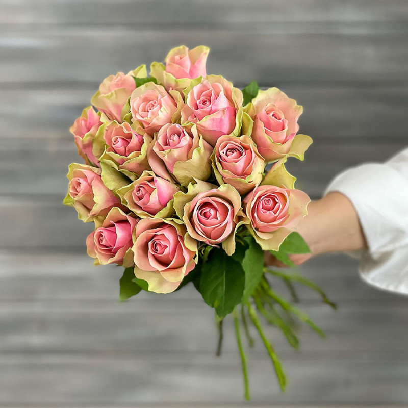 Bouquet of 11 green-pink roses with 40 cm ribbon, premium