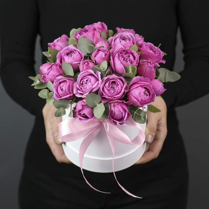 Коробка «Кустовые пионовидные розы с эвкалиптом», стандартный