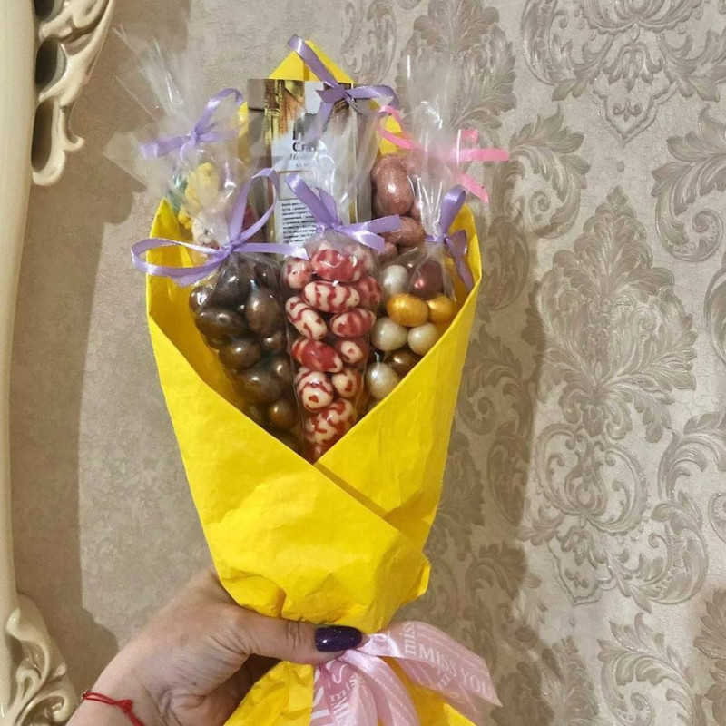 Sweet bouquet with nuts and tea, standart