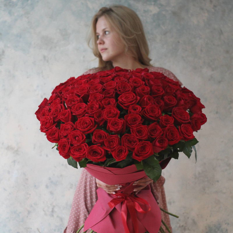 101 роза "Ред Наоми" 80 см, стандартный