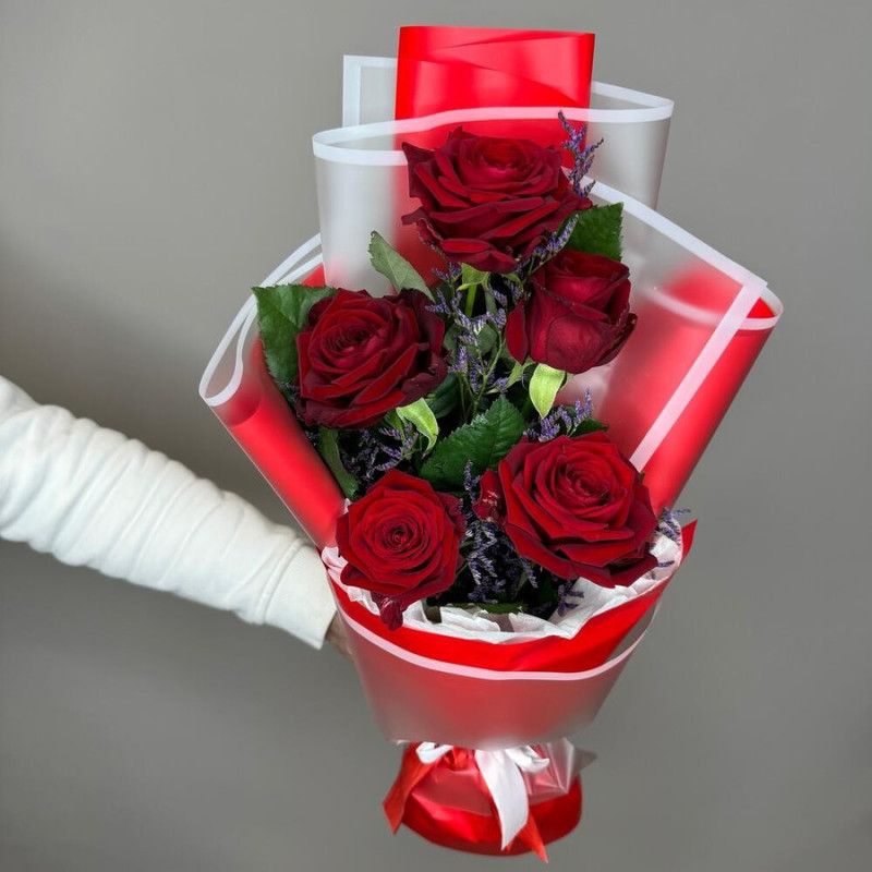 Bouquet of 5 red roses with greenery in designer decoration 50 cm, standart