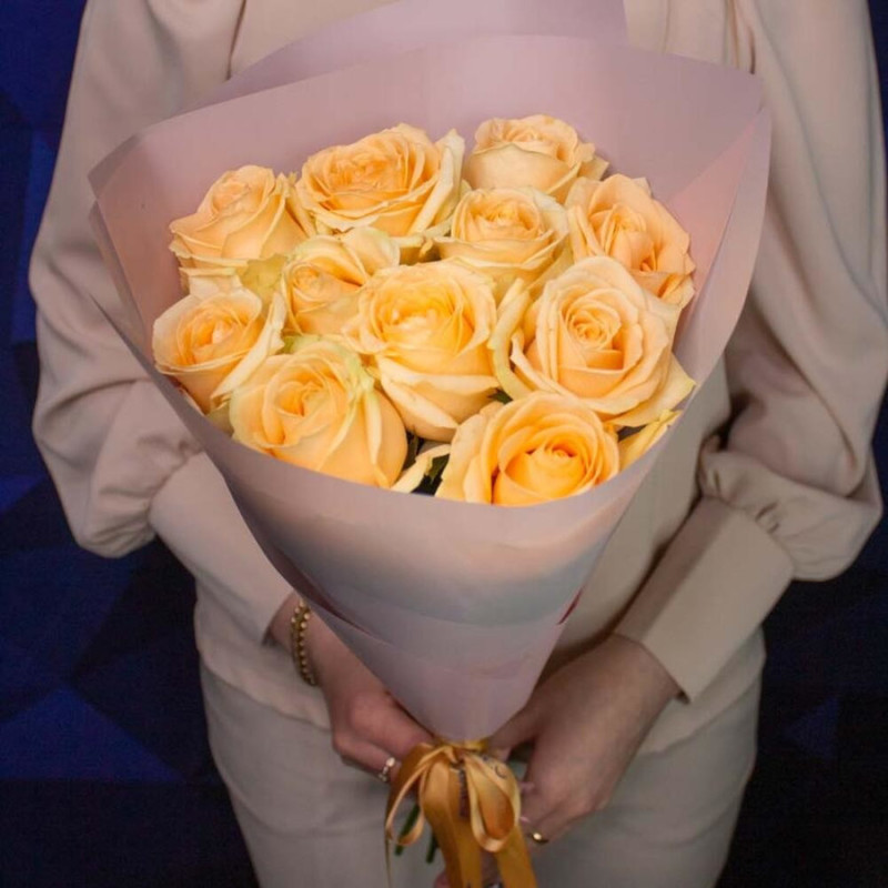 Букет из 11 желтых роз в дизайнерском оформлении 50 см, стандартный