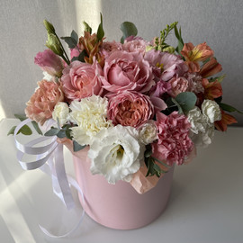 Flower arrangement in a box "Juliet"