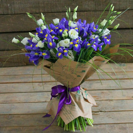 Lisianthus with iris
