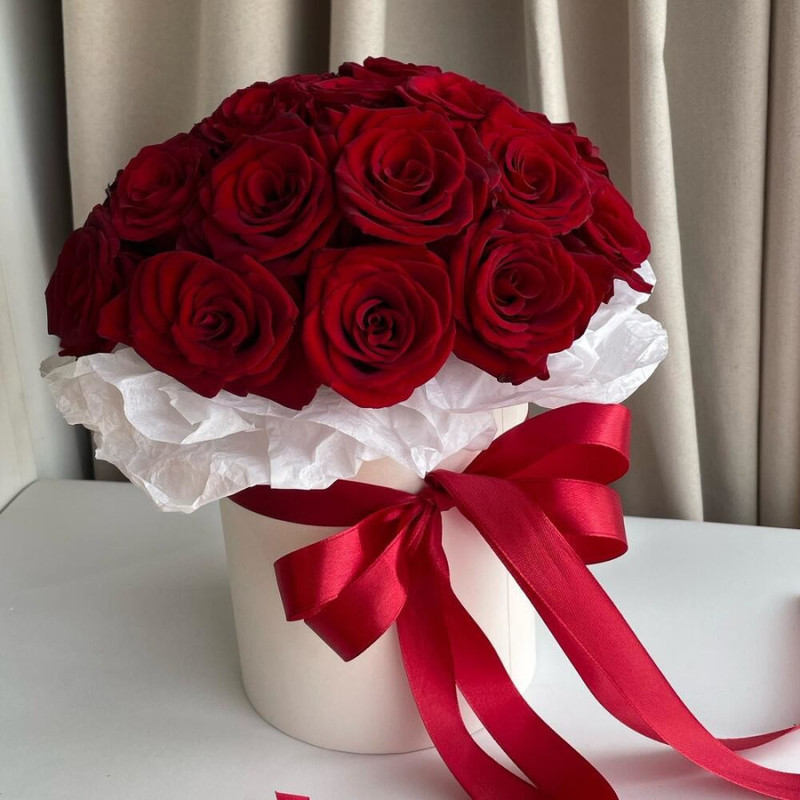 25 fragrant roses in a box size L, standart