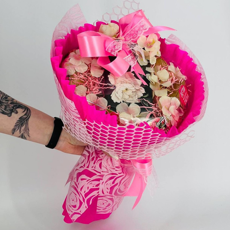 Tea bouquet with chocolate for a girl on February 14, standart
