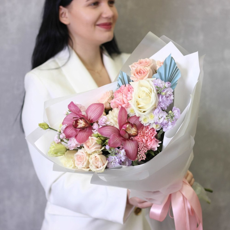 Sprawling designer bouquet in delicate shades. White rose, orchid, varietal dianthus with dried flowers Lovely, standart