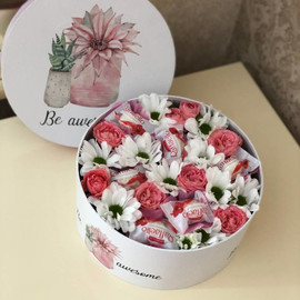 Цветочная коробочка с конфетами Рафаэлло