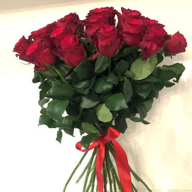 Букет из 19 красных роз 50 см