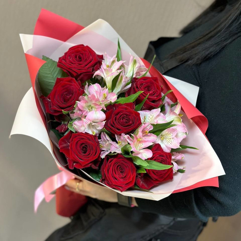 Bouquet of roses and alstroemerias, standart
