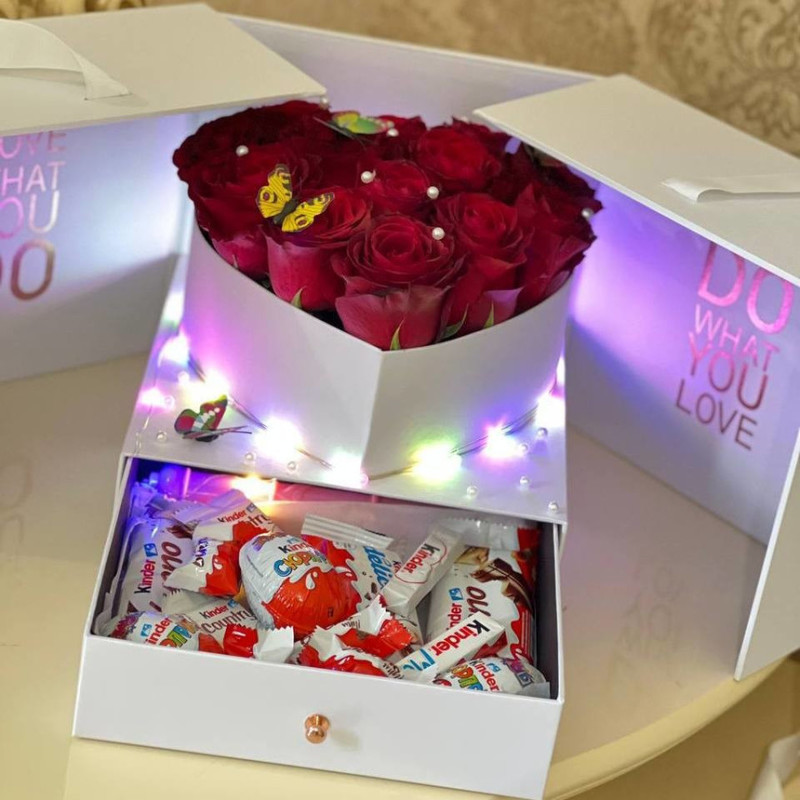 Red roses in a box with a surprise, standart