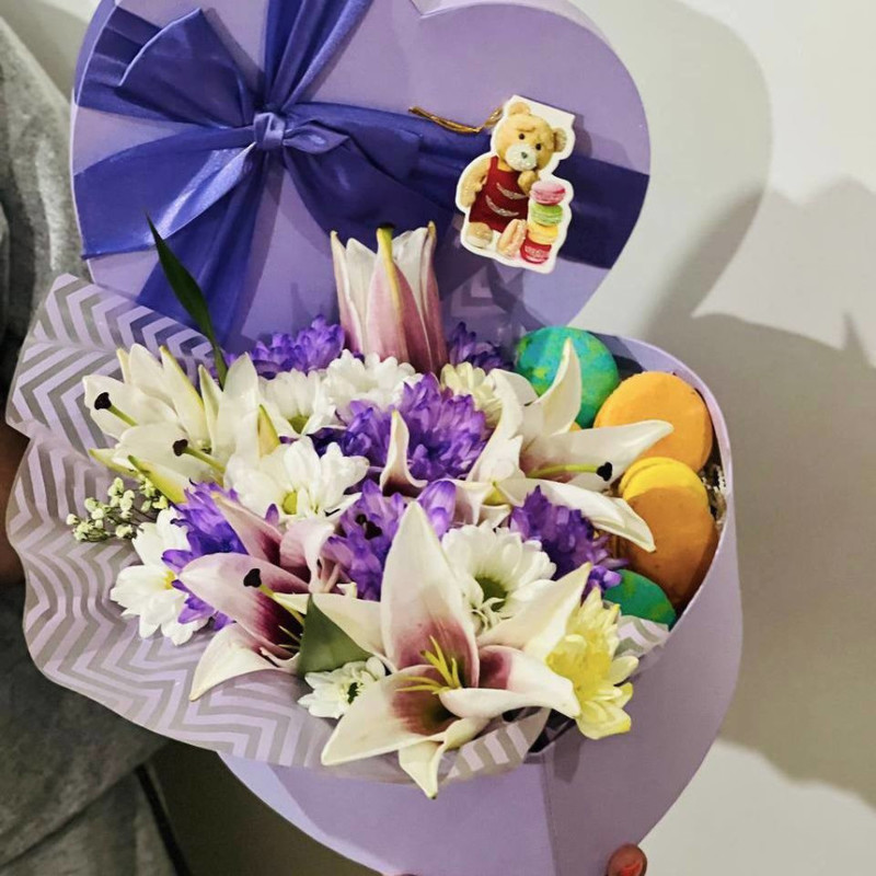 Bouquet in a box with macaroni, standart