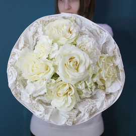 Blissful moment bouquet white