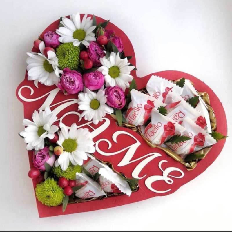 Подарок для мамы сердце с цветами и конфетами, стандартный