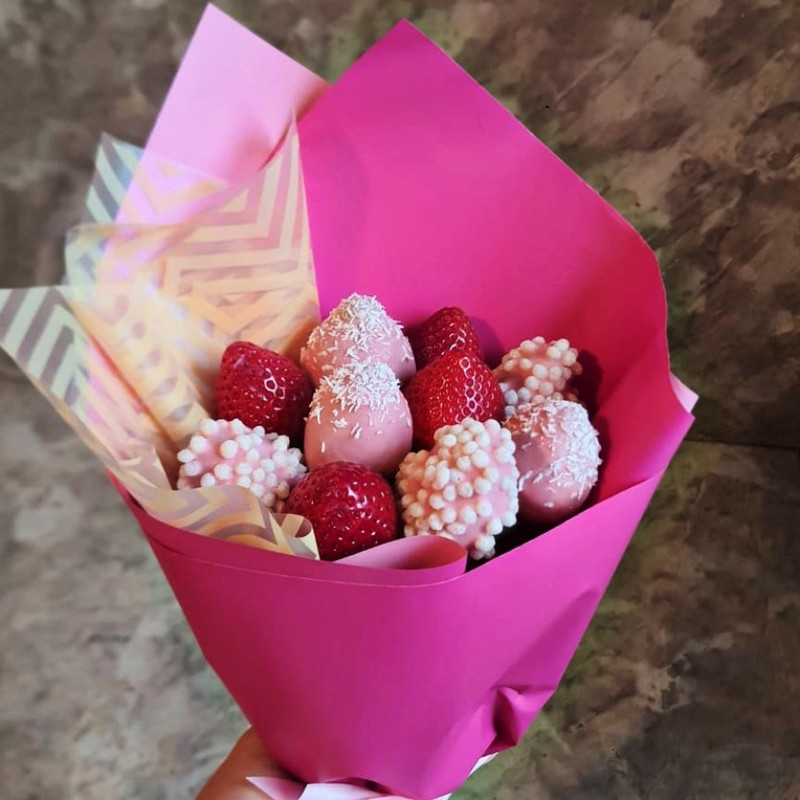 Bouquet of strawberries "Barbie", standart