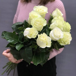 Букет из 11 высоких белых роз