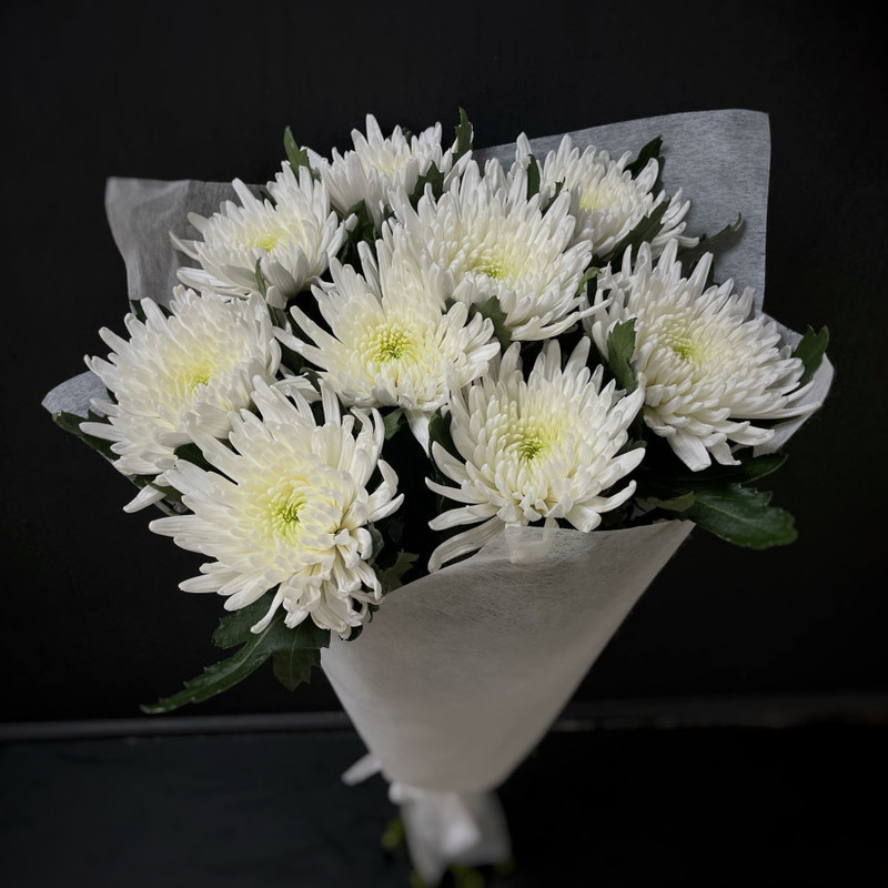 Bouquet of 9 single-headed chrysanthemums in a package (code 27), standart