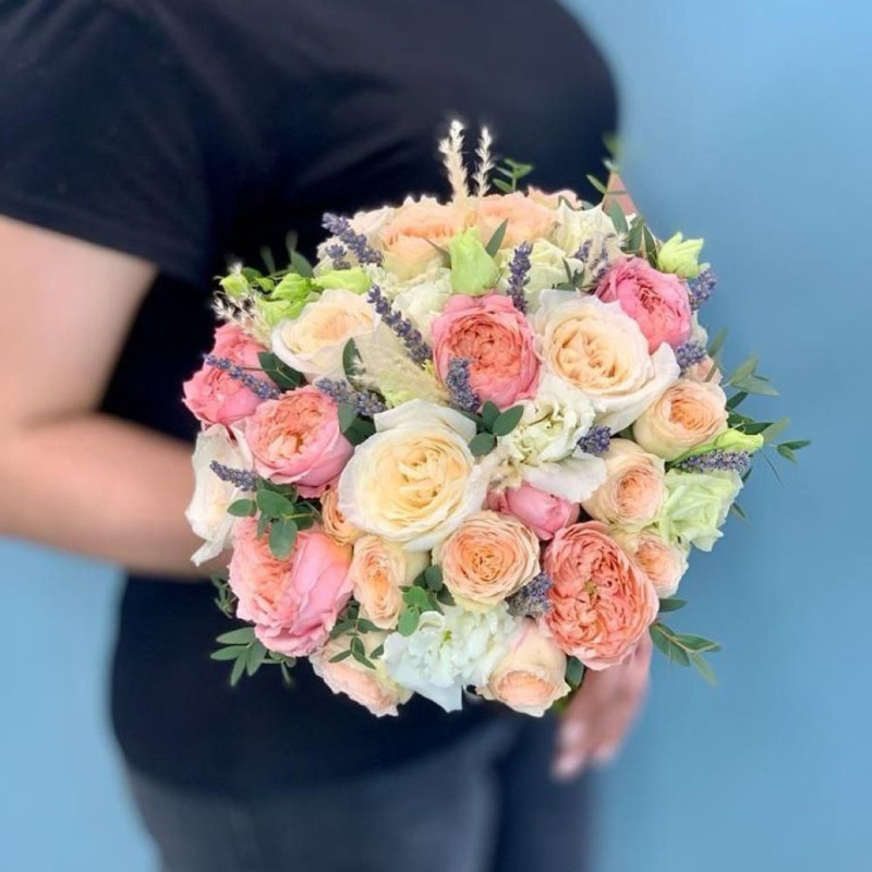 Bouquet with fragrant roses and lavender, standart