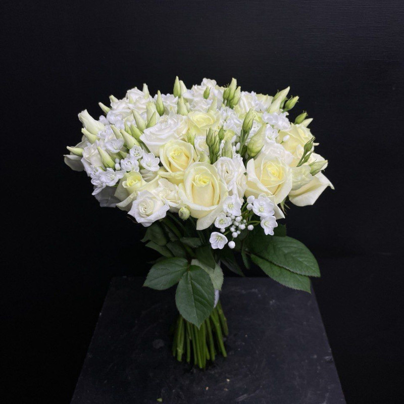 Bouquet of roses and eustoma "First date", standart
