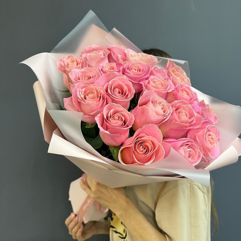 Delicate bouquet of 21 roses 60cm, standart