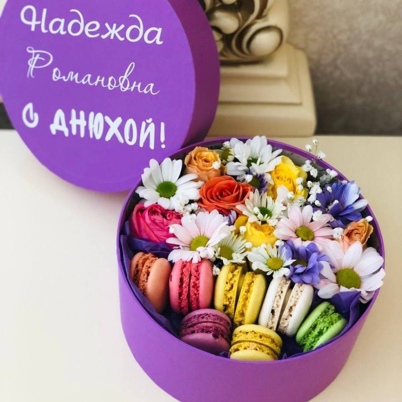 Sweet bouquet of macaroons with flowers, standart