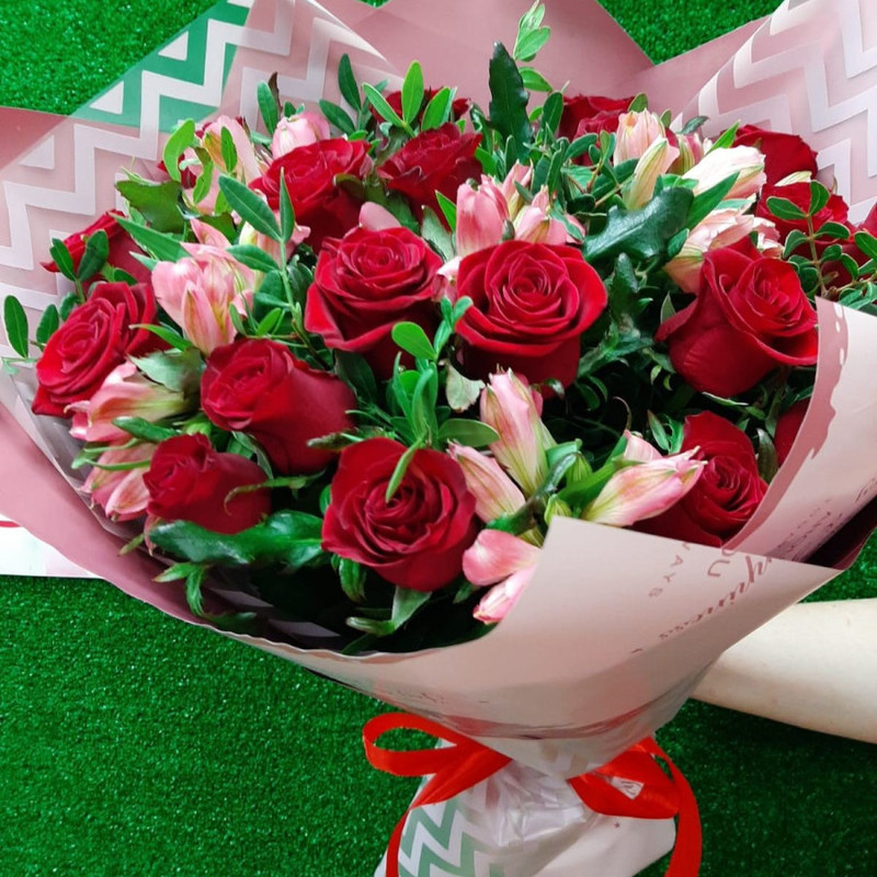 Bouquet of roses and alstroemerias "Temperament", standart