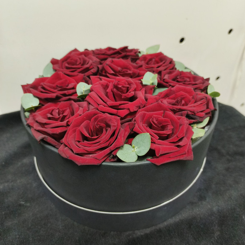 Hat box with flowers, standart