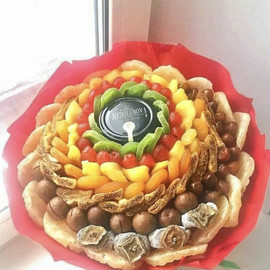 Bouquet of dried fruits