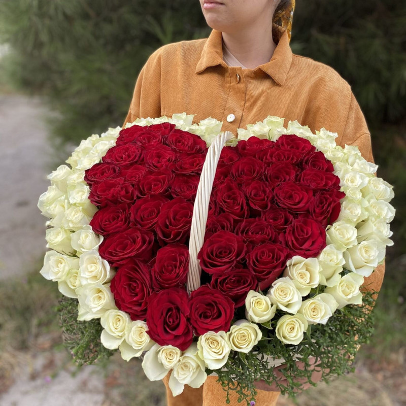 101 roses in a basket with a heart, standart