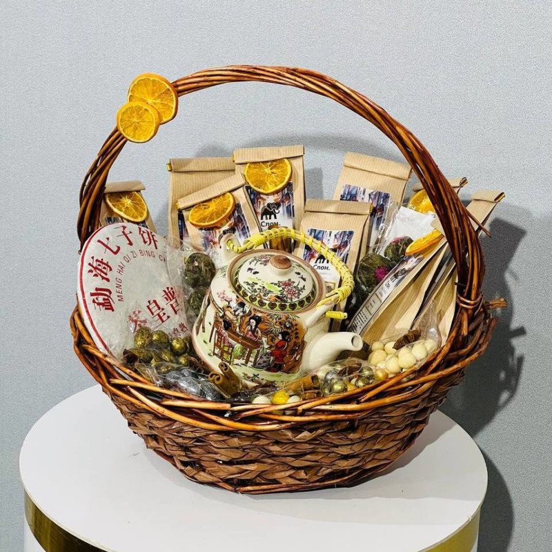 Large gift basket with elite tea, standart