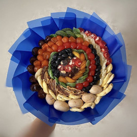 Bouquet of nuts and dried fruits