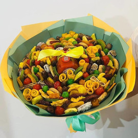 Gift bouquet of dried fruits
