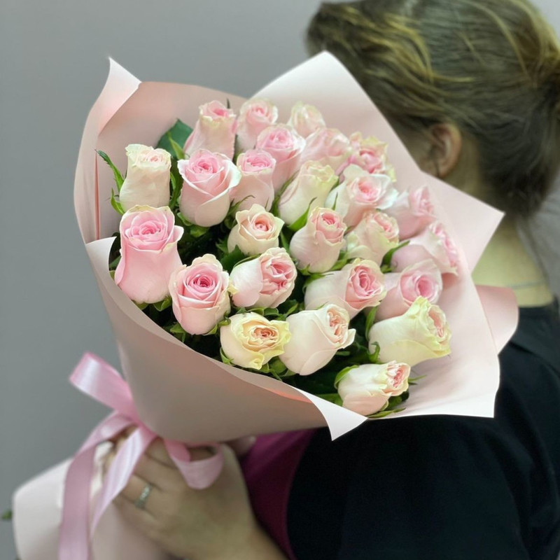 25 pink roses in decoration, standart