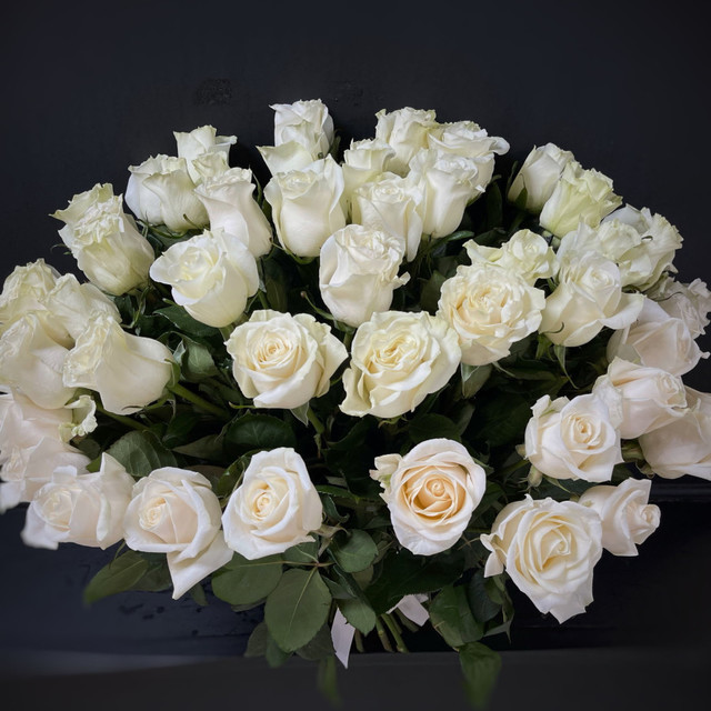 Букет из 51 белой розы (код 52), стандартный