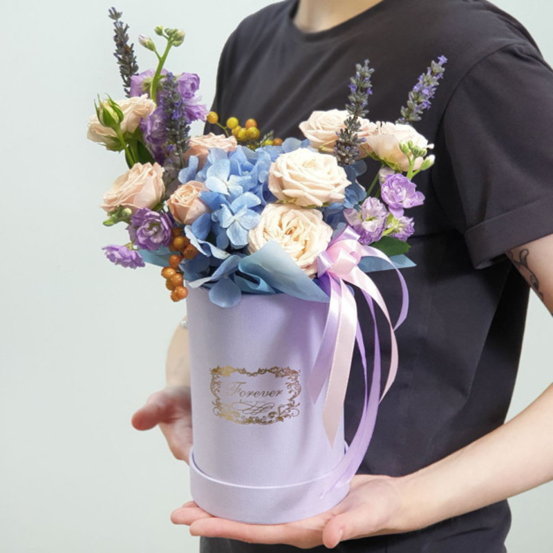 Lavender castle Flowers in a hat box, standart